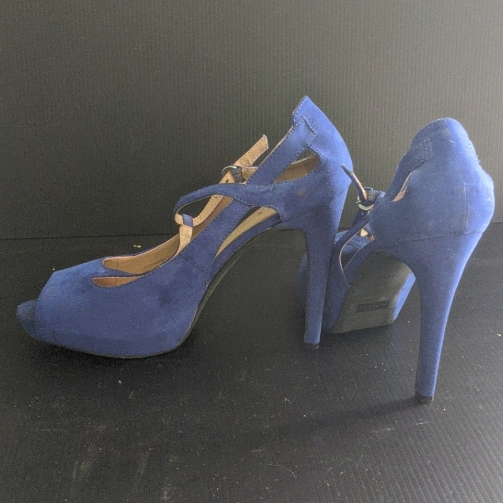 Shoes - Picture 4 of 4
